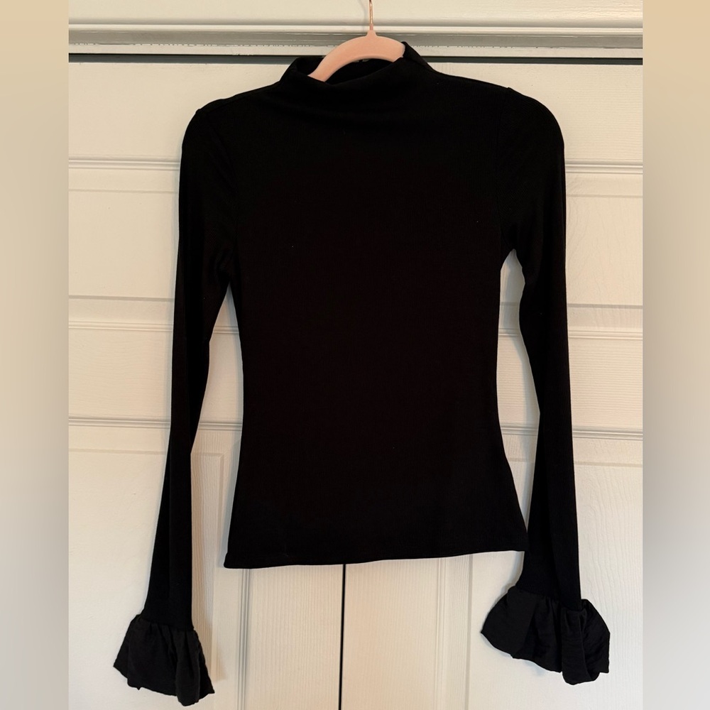NWOT bell sleeve long sleeve shirt